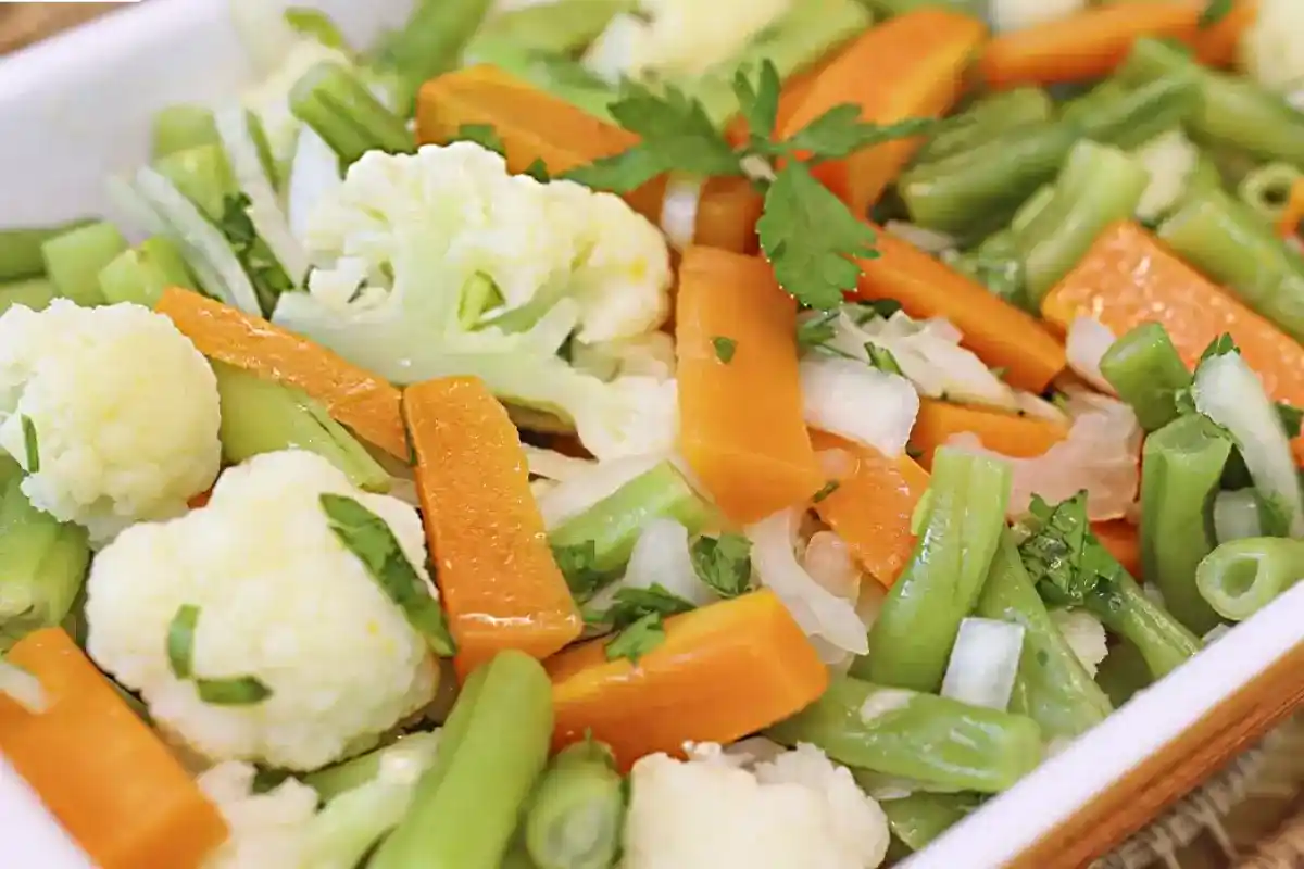 salada de couve flor e quiabo