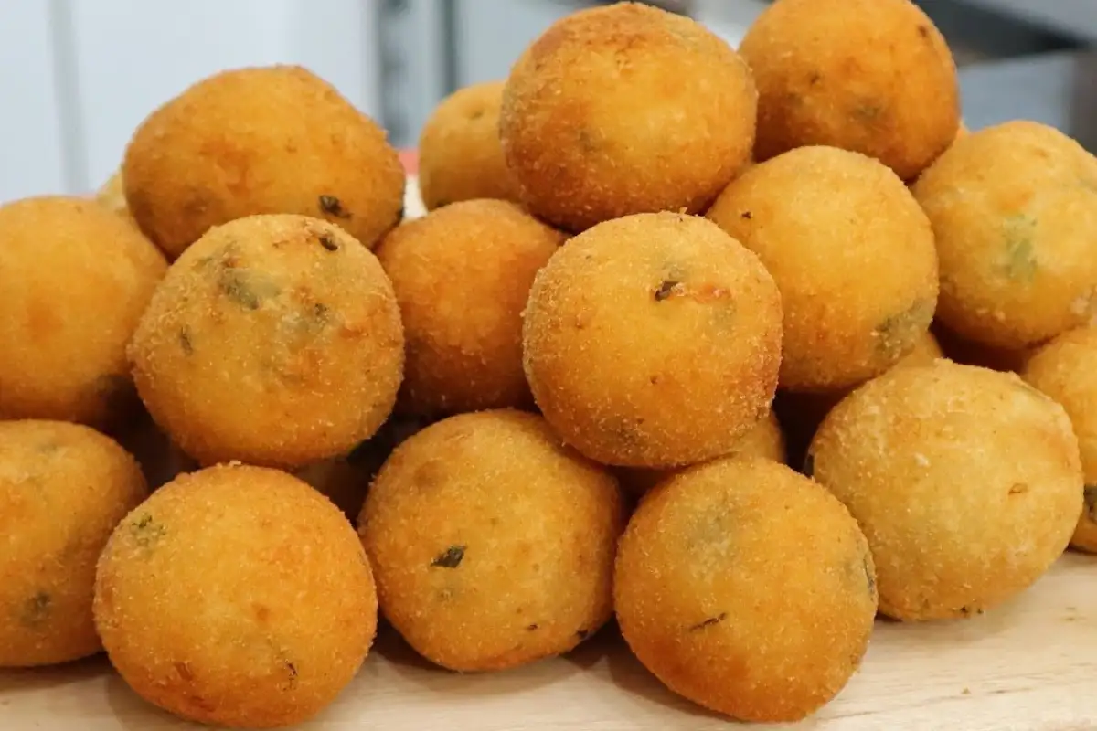 30-Unidades-de-Bolinho-de-Mandioca-com-Queijo